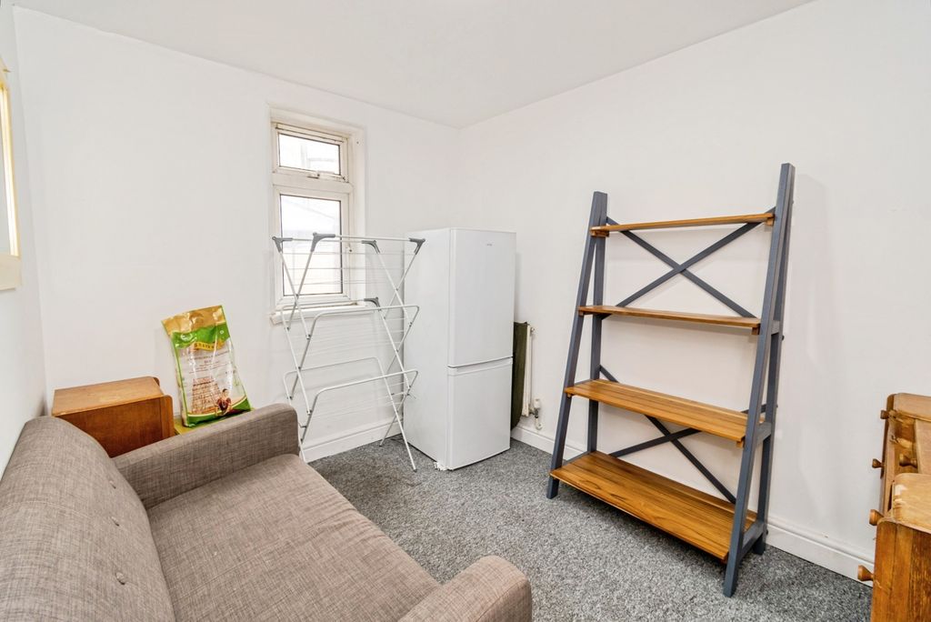 Property photo 3 of 18 Pbox-Img.Jpg