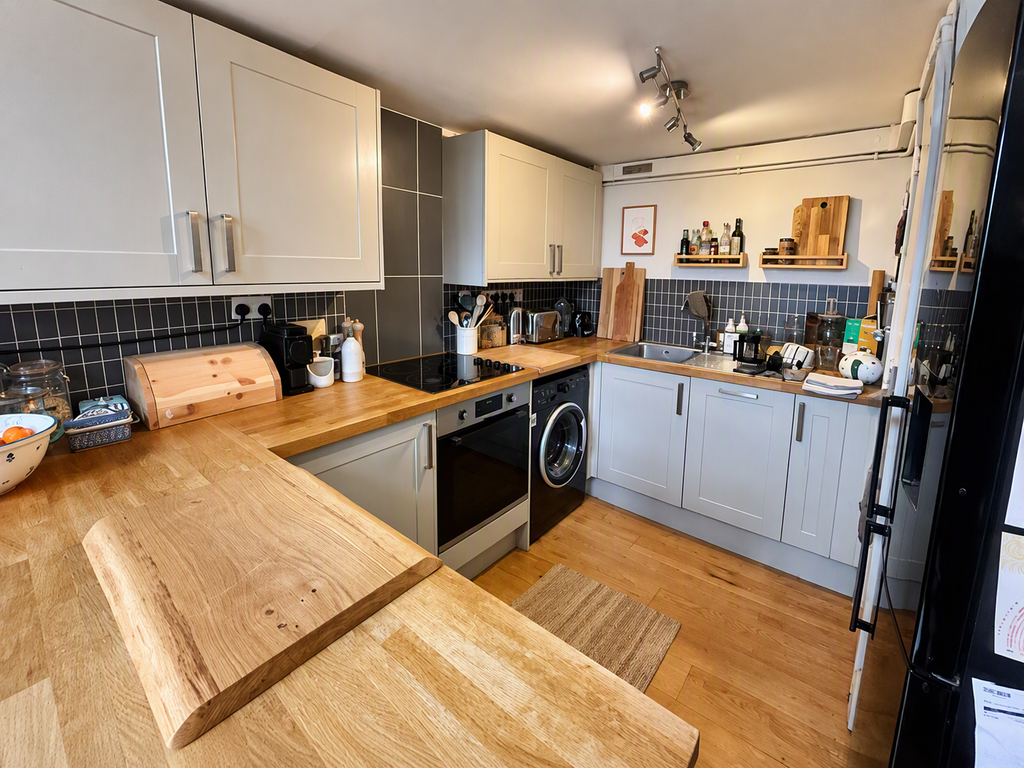 Property photo 3 of 12 Kitchen