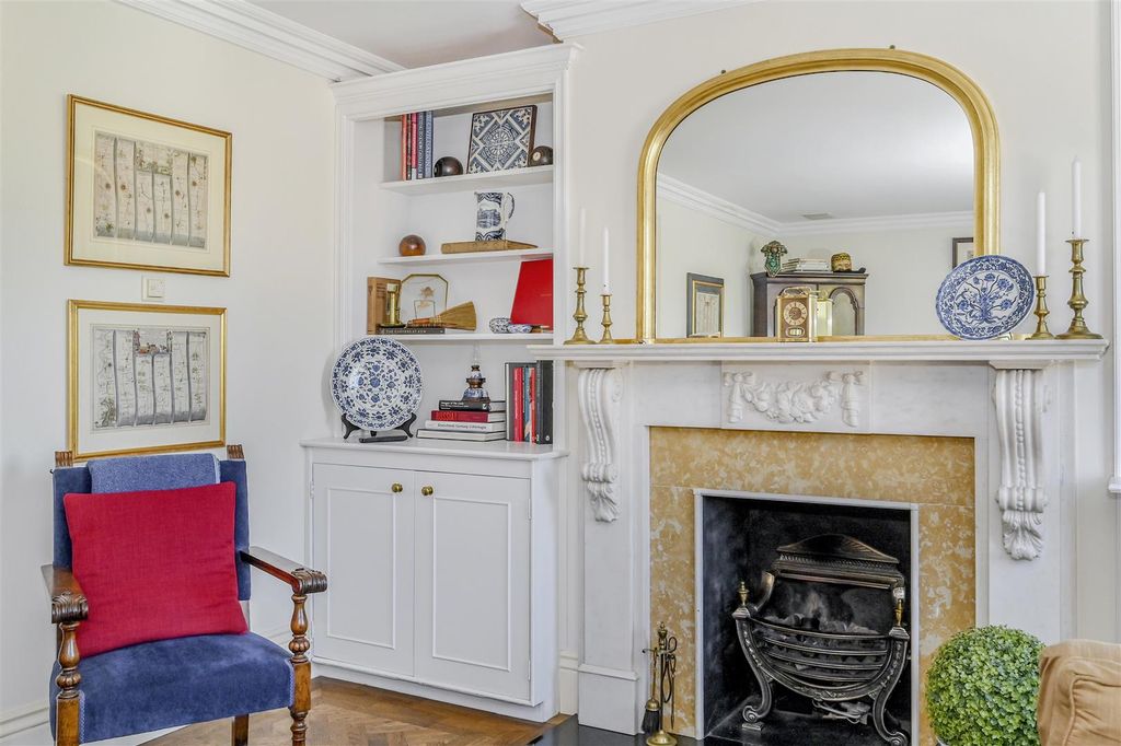 Property photo 3 of 22 8-2-Observatory-Gardens -  5.Jpg