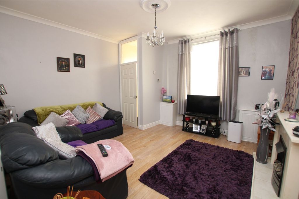 Property photo 2 of 8