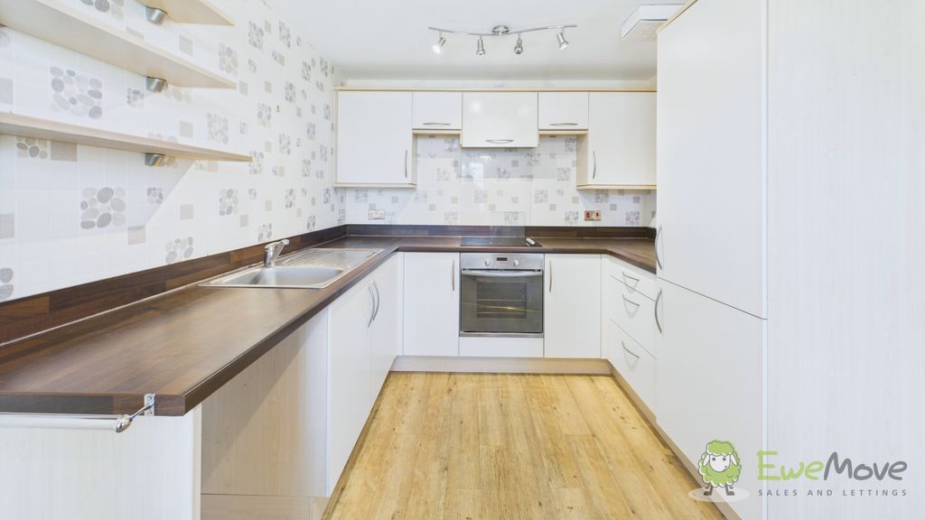 Property photo 2 of 16 Cam02351G0-Pr0074-Still010 (1)