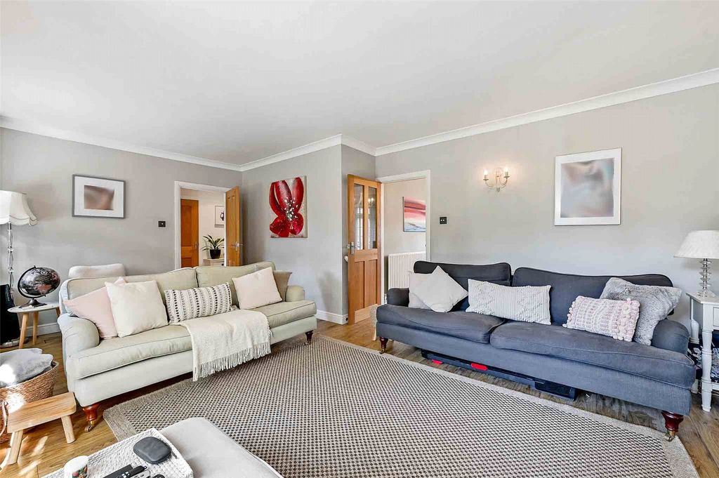 Property photo 3 of 19 Sitting Room