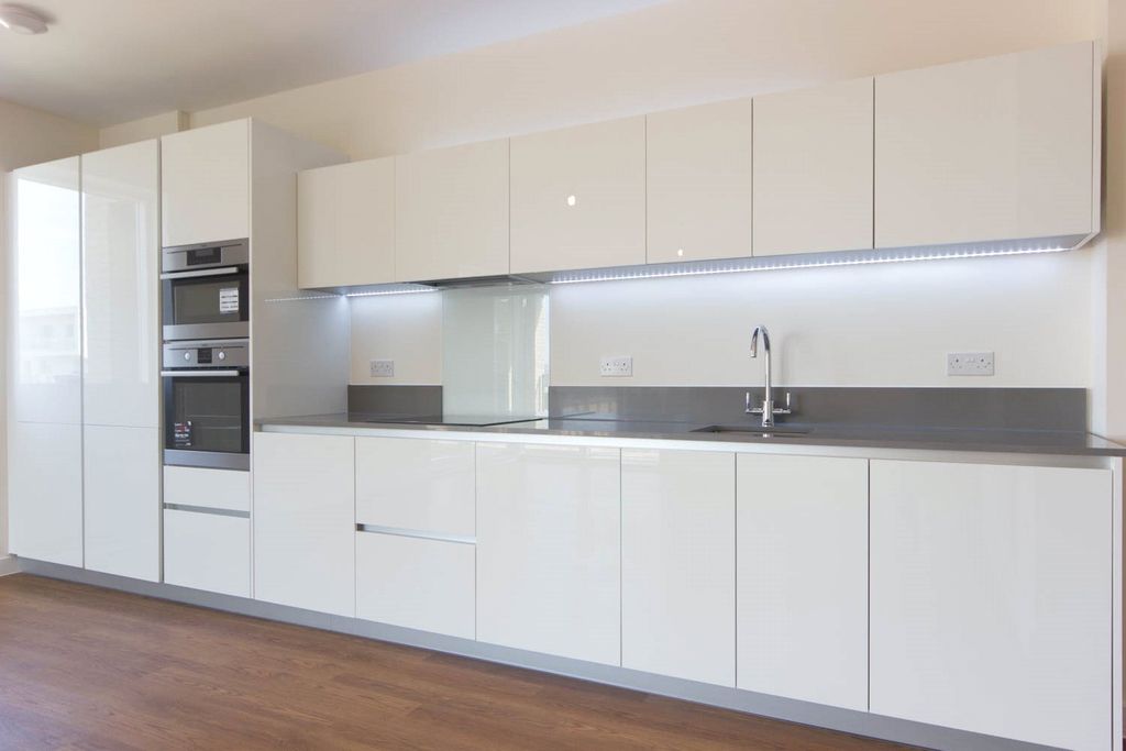 Property photo 2 of 11 Kitchen