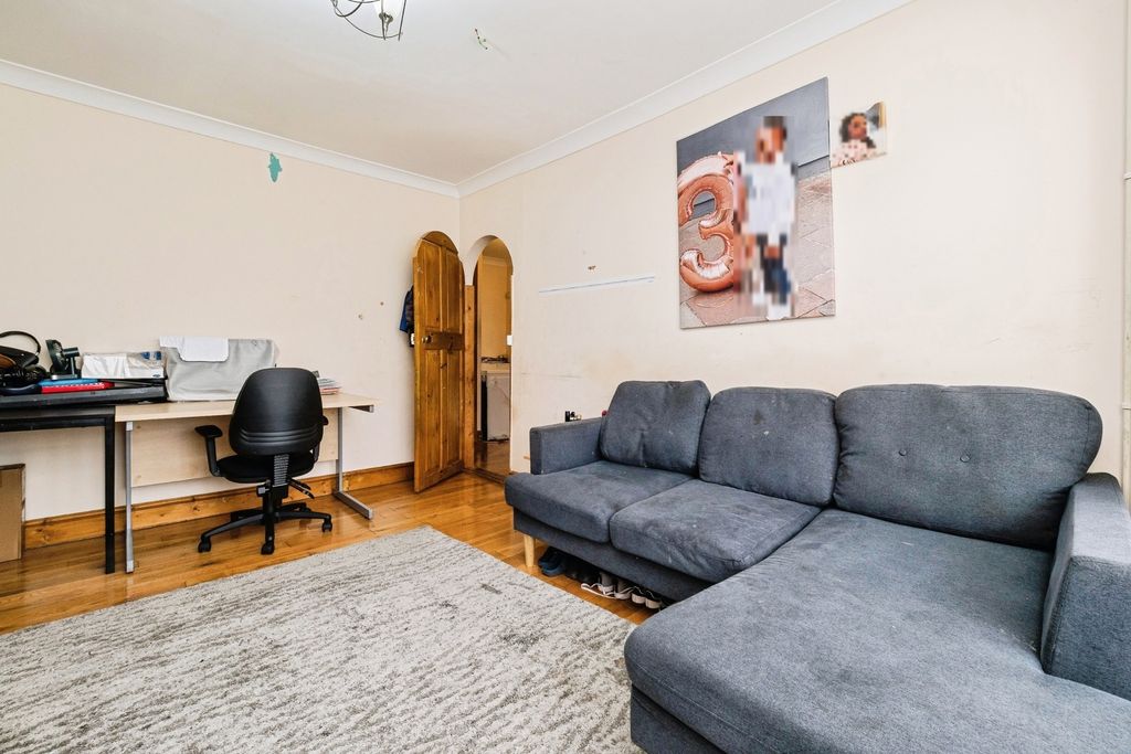 Property photo 2 of 17 Photo