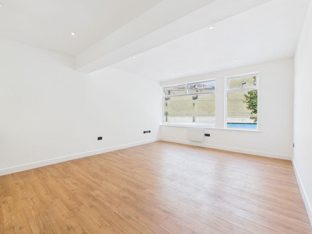Property photo 3 of 7 Open Plan Lounge