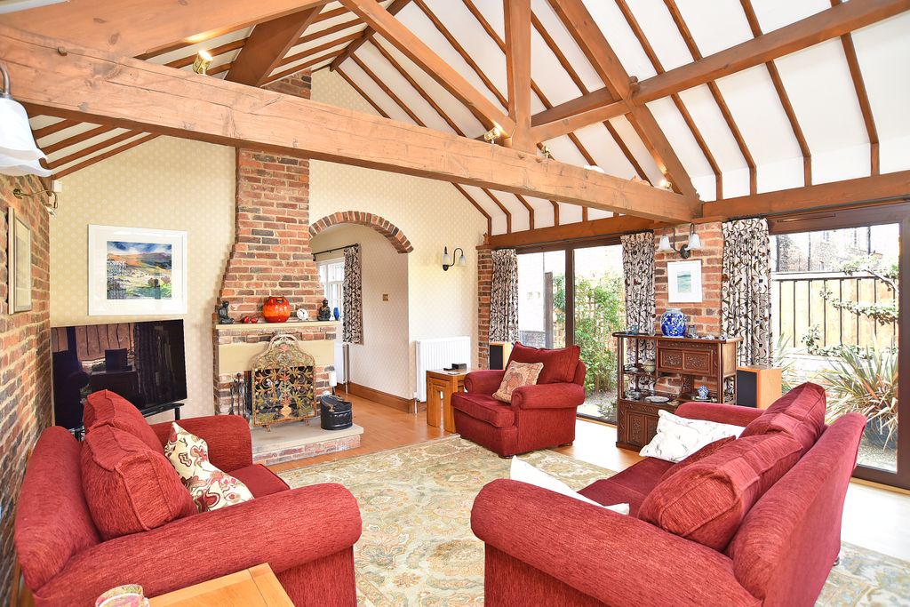 Property photo 3 of 25