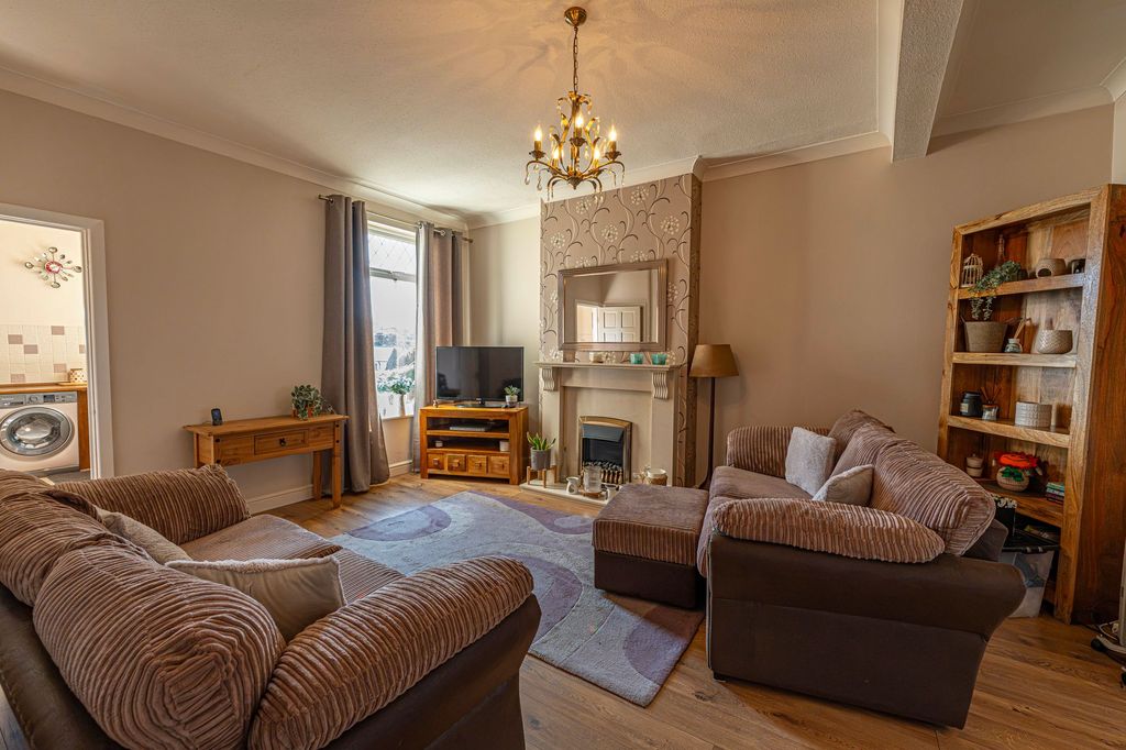 Property photo 3 of 34