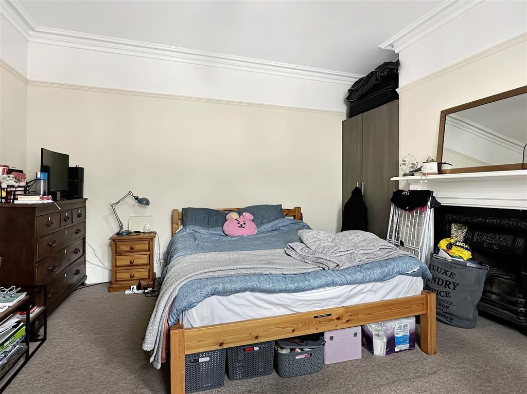 Property photo 2 of 7 Room