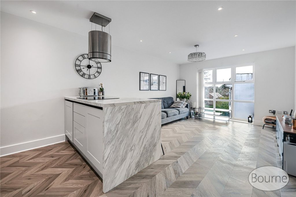 Property photo 2 of 17 Picture 2