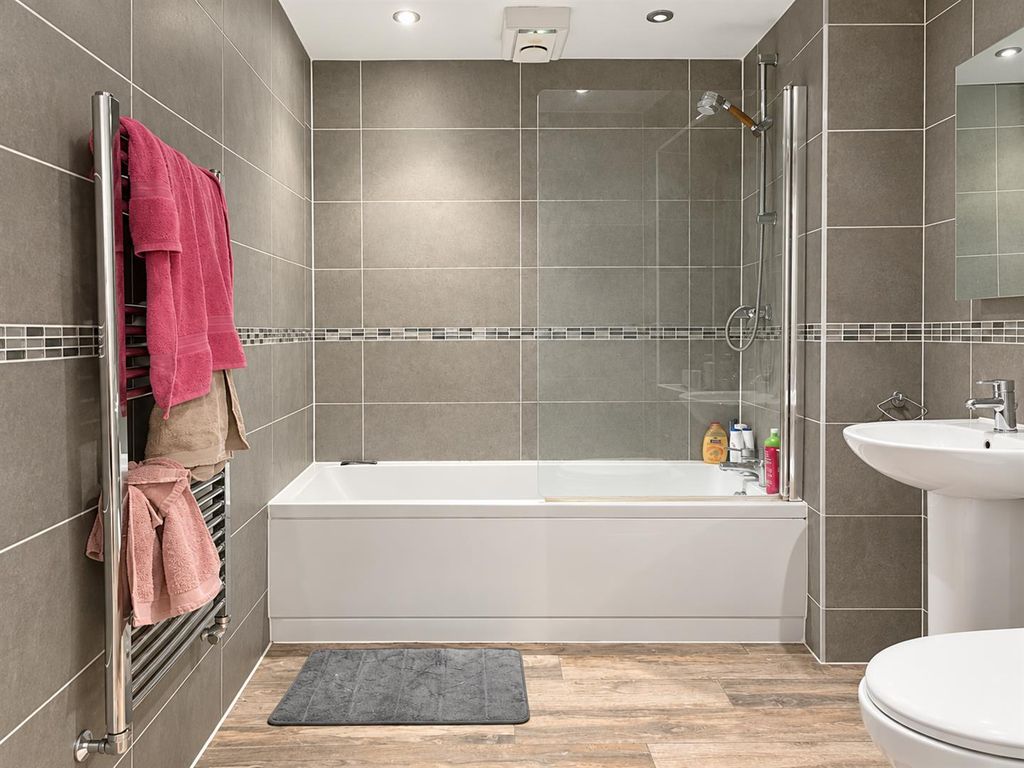 Property photo 3 of 6 Bathroom