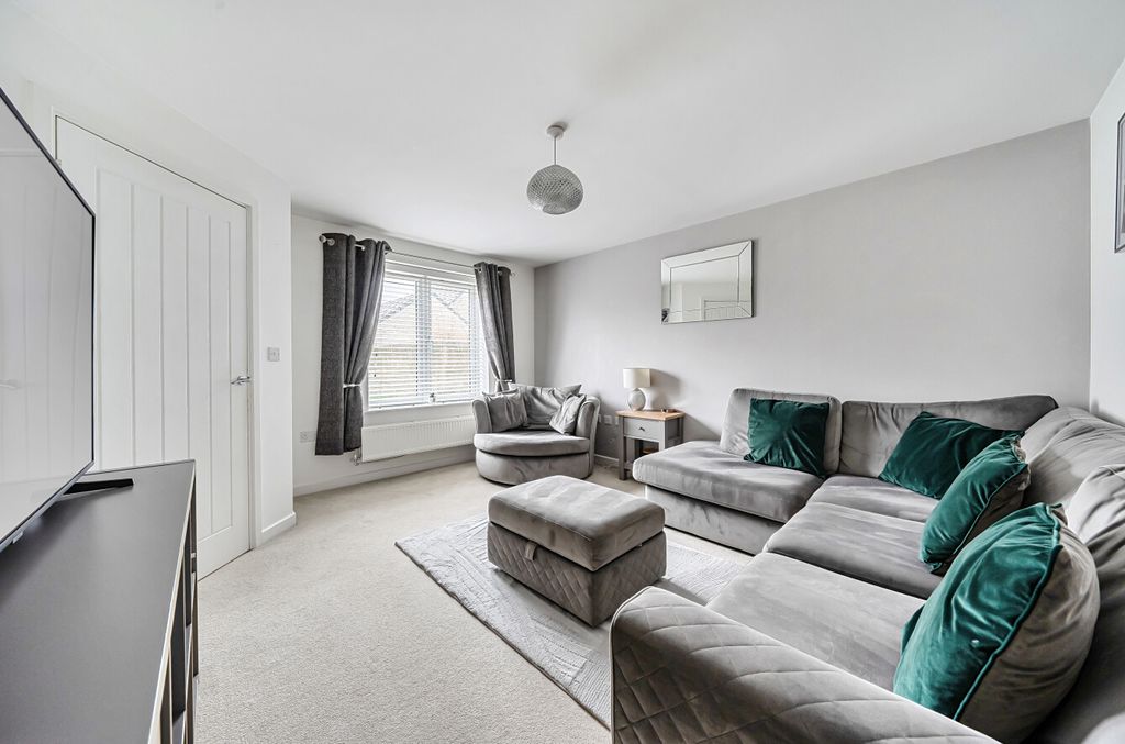 Property photo 2 of 22 1407864-22-698211...