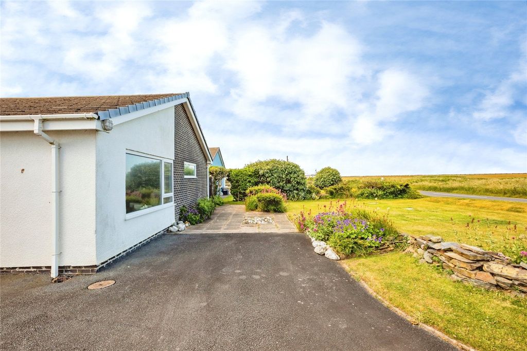 Property photo 3 of 33 Picture No. 21
