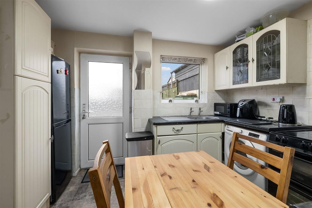 Property photo 3 of 13 Kitchen