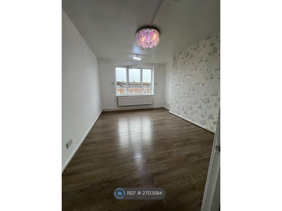 Property photo 1 of 7 Living Room