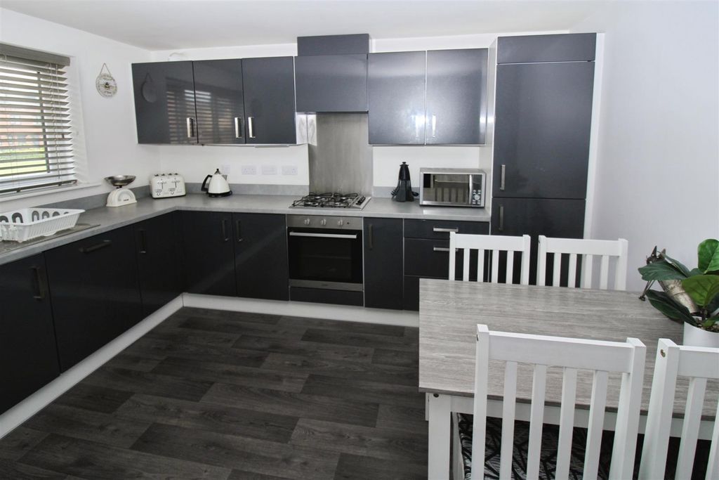 Property photo 3 of 14 Dining Kitchen