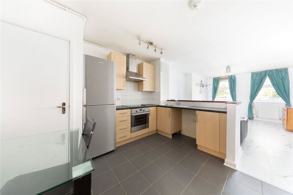 Property photo 2 of 10 Kitchen