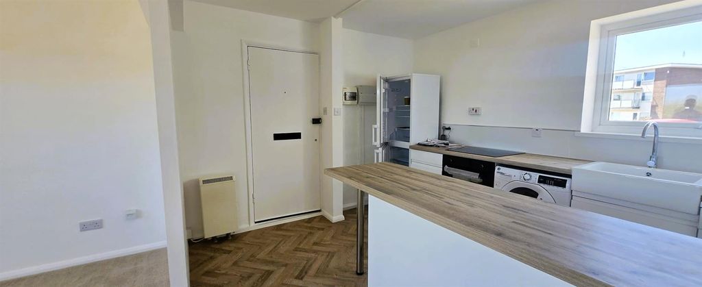 Property photo 2 of 8 Kitchen