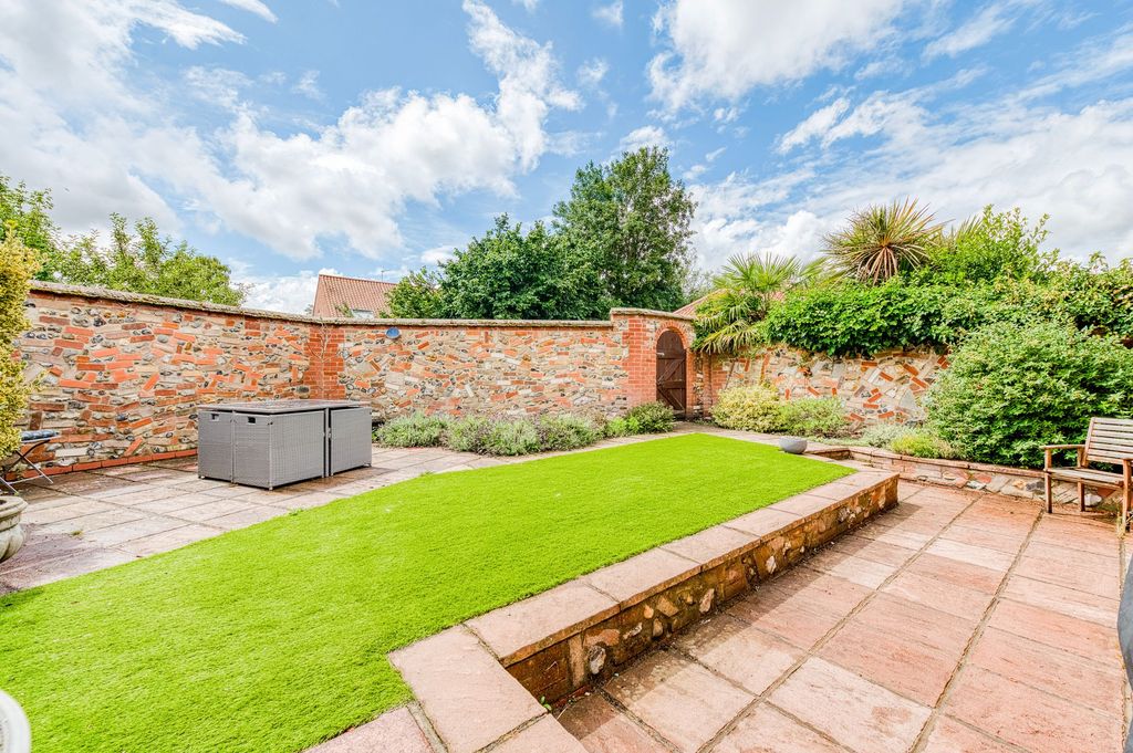 Property photo 2 of 26