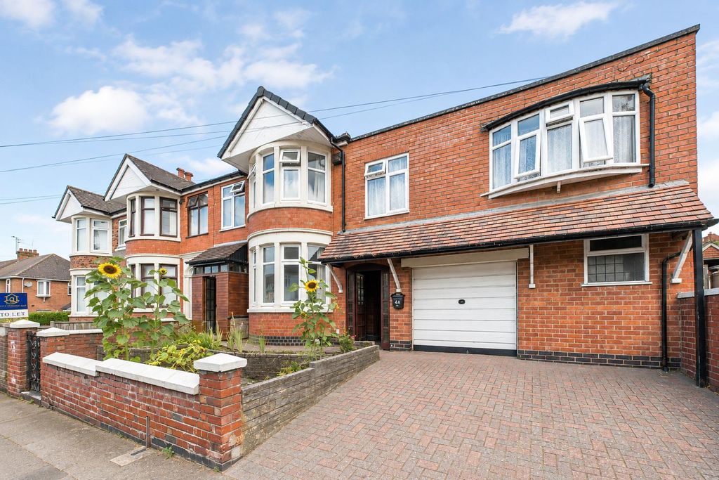 Property photo 1 of 17 External