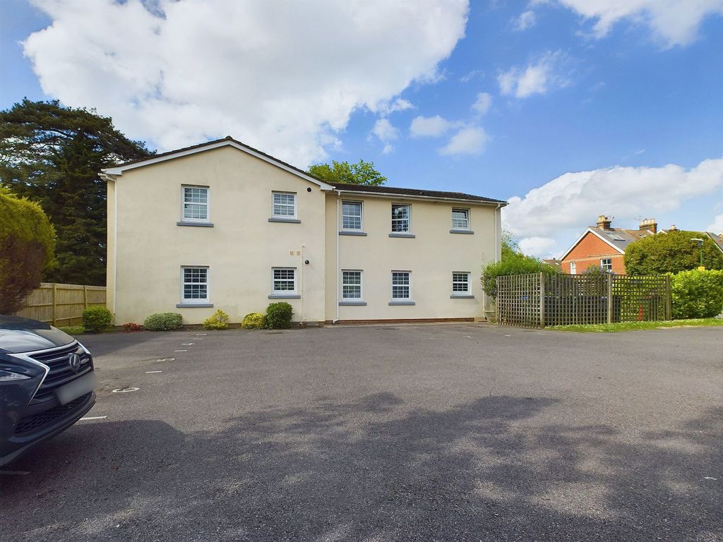 Property photo 1 of 12
