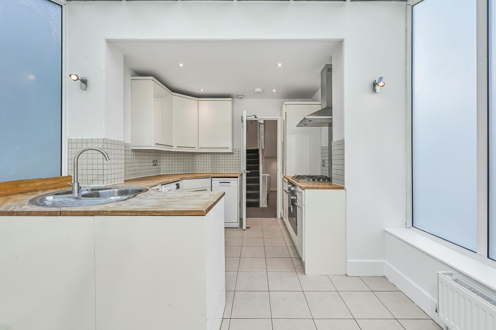 Property photo 2 of 19 Kitchen/Diner