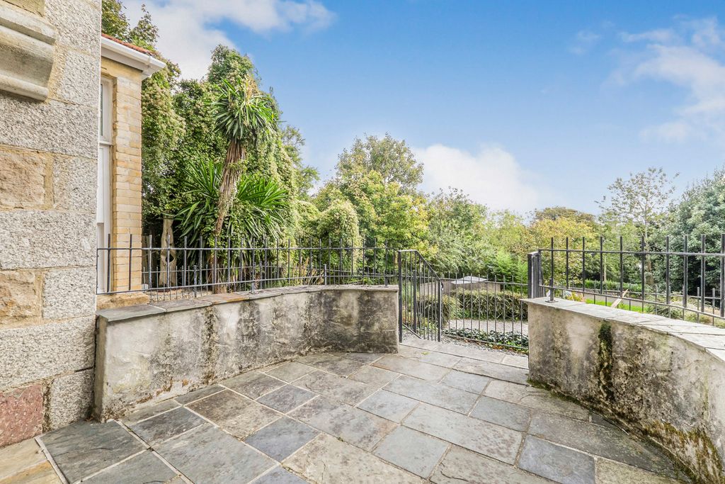 Property photo 2 of 30 Pbox-Img.Jpg
