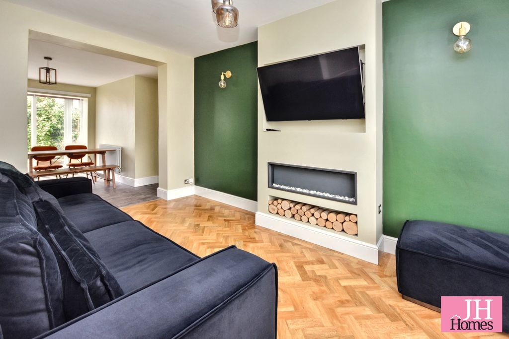 Property photo 2 of 14