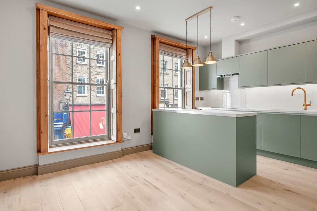 Property photo 1 of 10 Reception/Kitchen