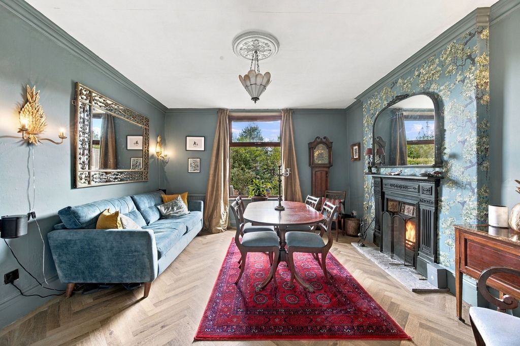 Property photo 2 of 34
