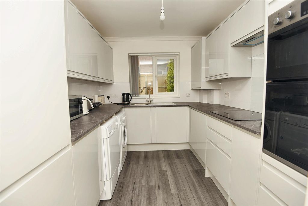 Property photo 2 of 8 Kitchen