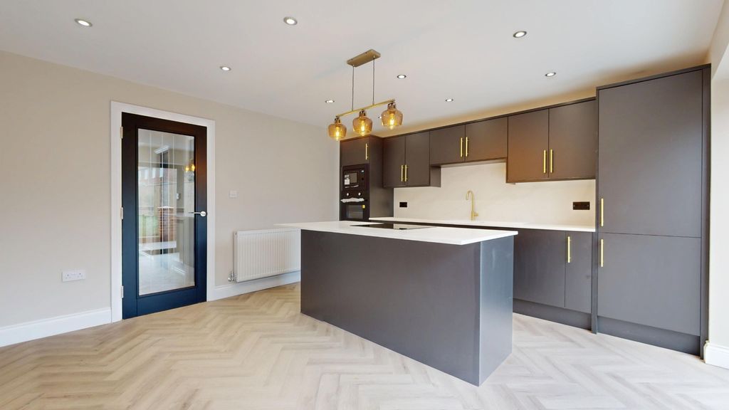 Property photo 3 of 39 5043734