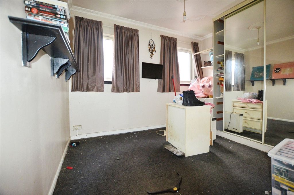 Property photo 3 of 9 Bedroom