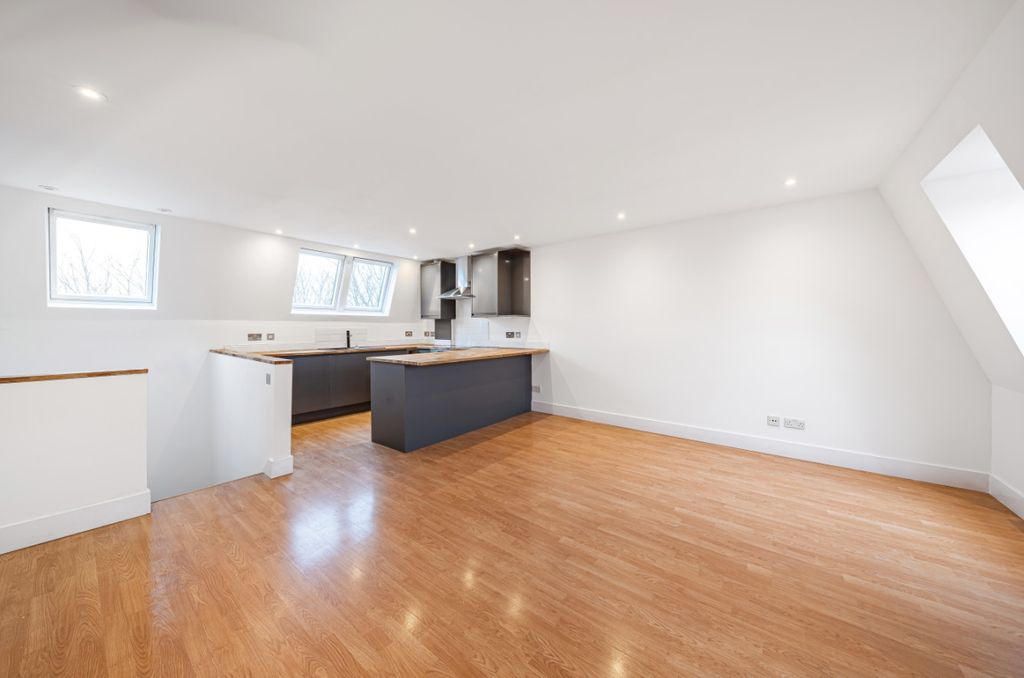 Property photo 3 of 12 951408 (3)