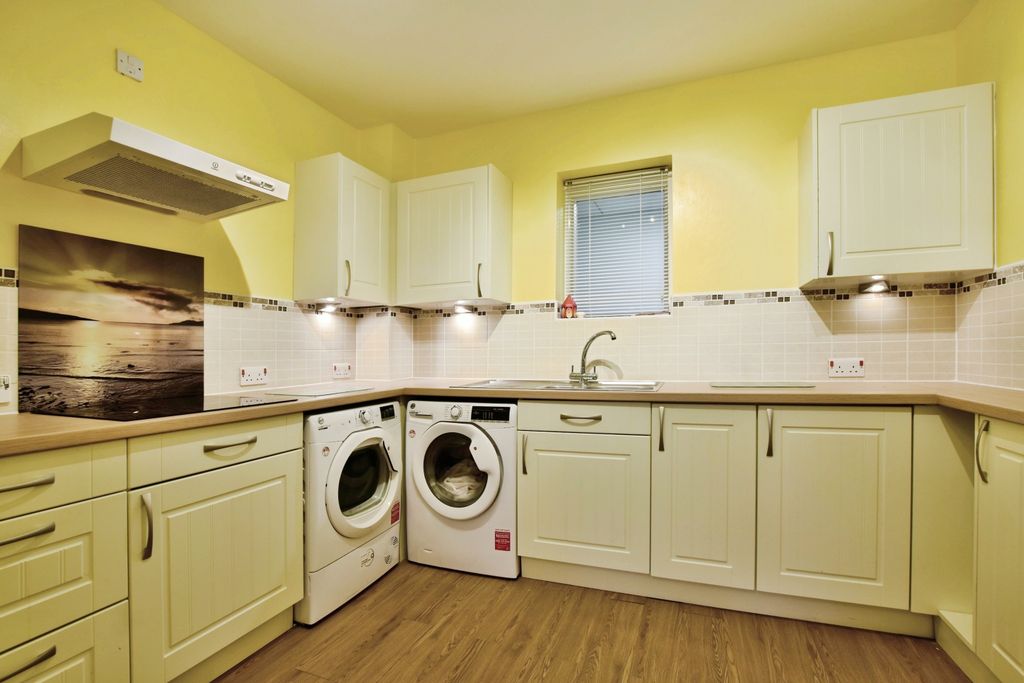 Property photo 2 of 19 Kitchen
