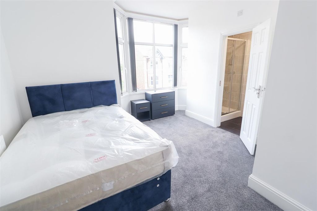 Property photo 1 of 13 36 Albany Road-33.Jpg