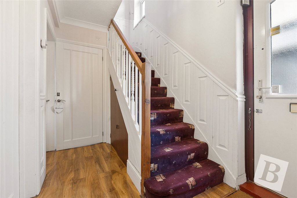 Property photo 3 of 25 Entrance Hall