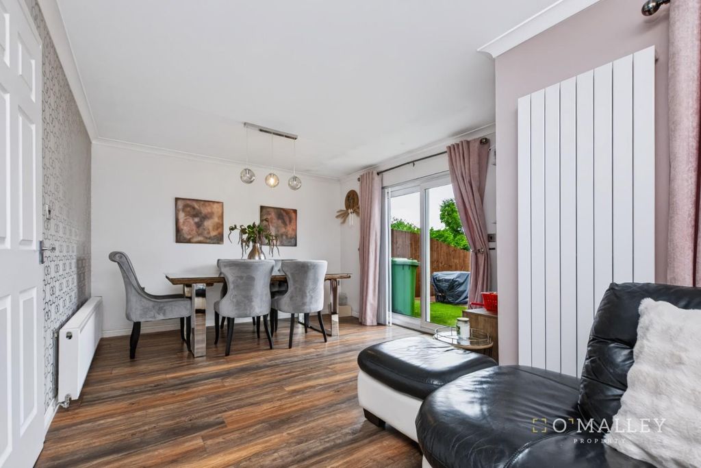 Property photo 3 of 17 Lounge/Diner