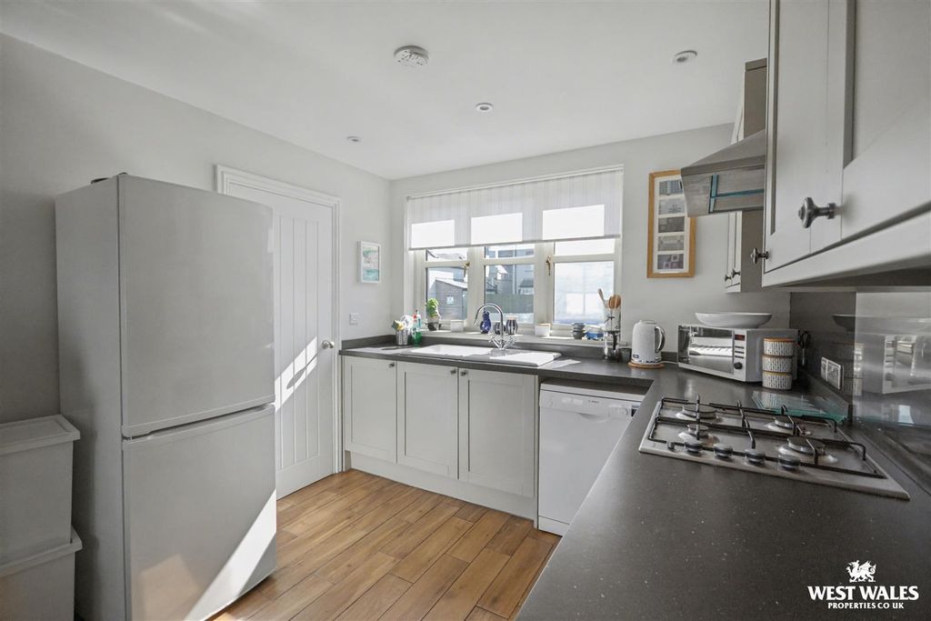 Property photo 2 of 24 Kitchen