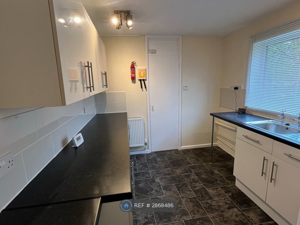 Property photo 2 of 9 Kitchen