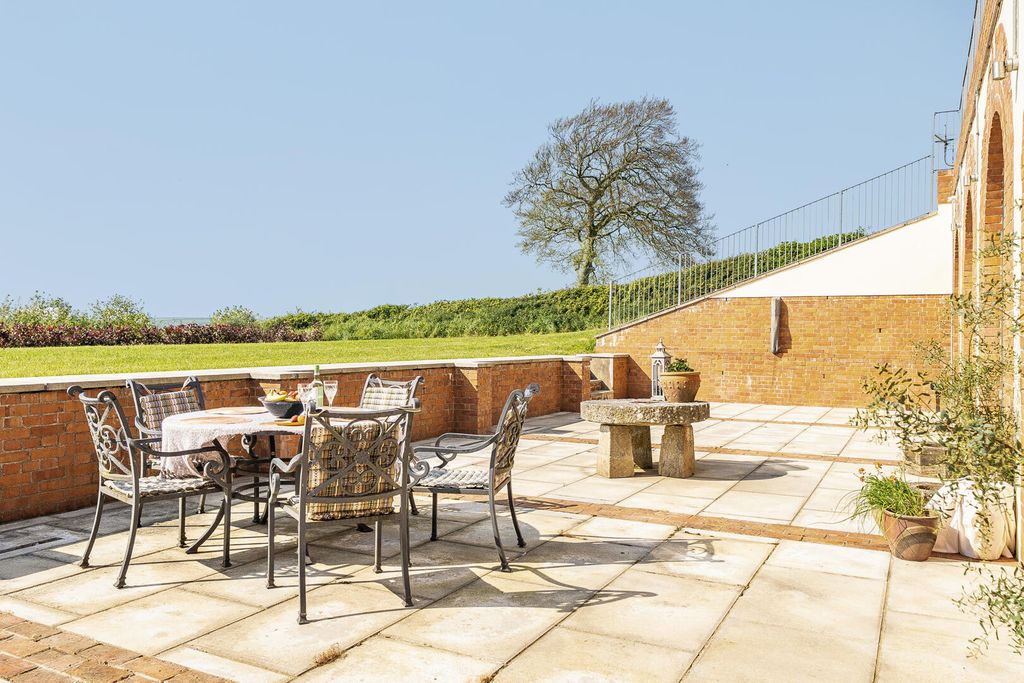 Property photo 3 of 41 Terrace / Patio