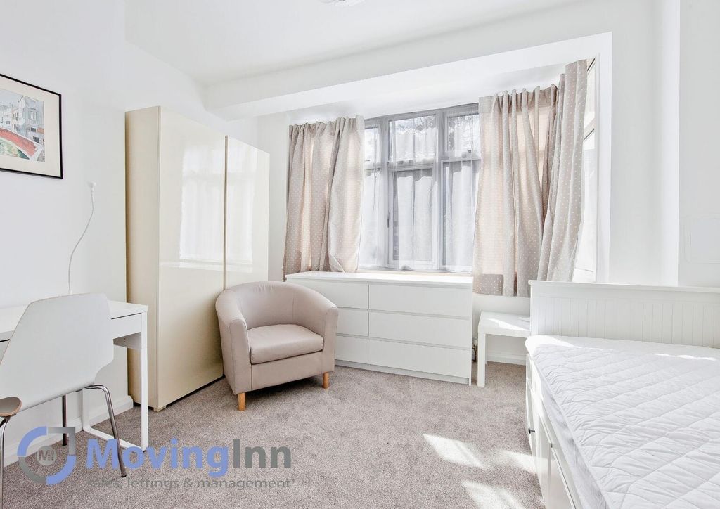 Property photo 2 of 8 Bedroom