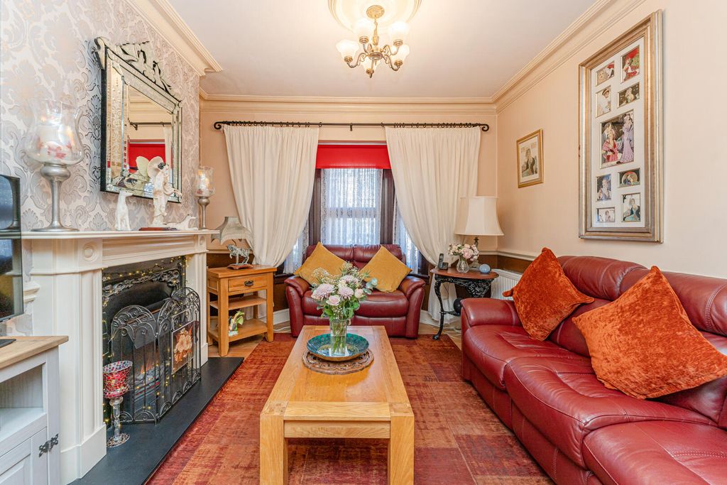 Property photo 2 of 41 Living Room