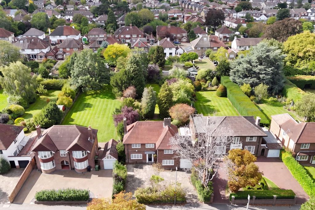 Property photo 1 of 35 Alexandra Road