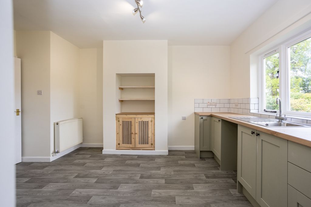 Property photo 3 of 22 1 Shavington Bungalow 130526-107