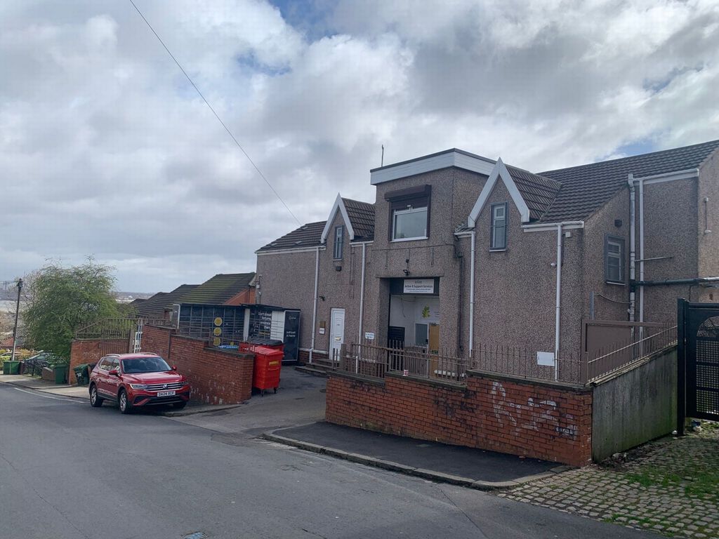 Property photo 1 of 6 Photo 4