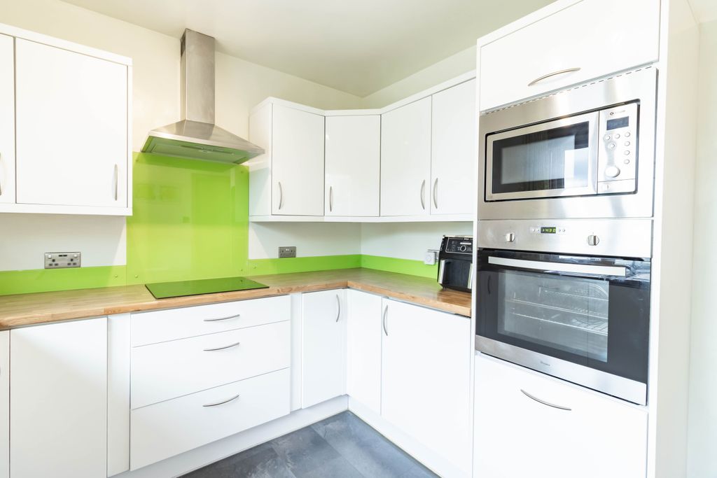 Property photo 3 of 38 Kitchen