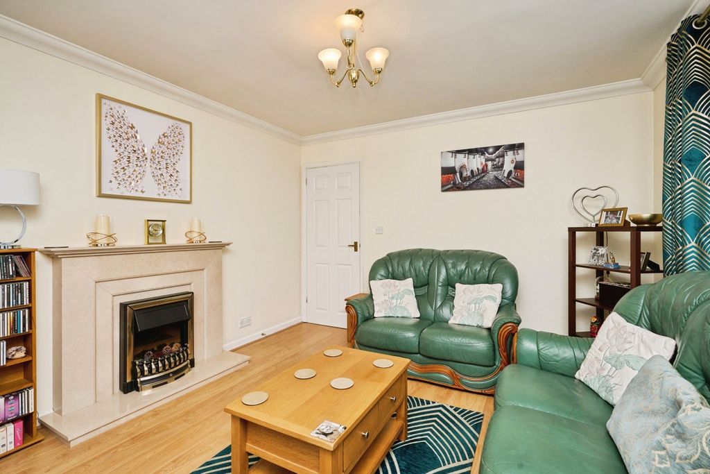 Property photo 3 of 15 Lounge