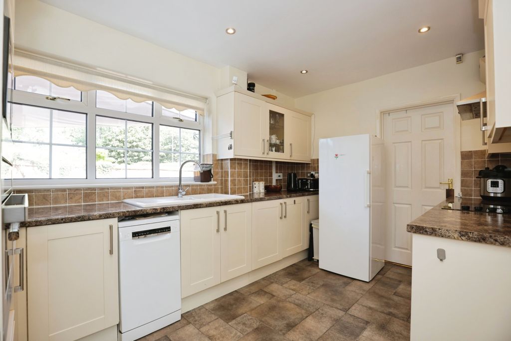 Property photo 3 of 23