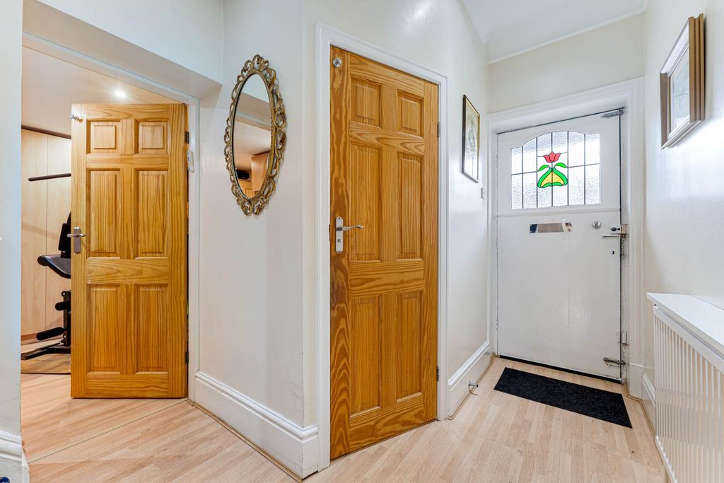 Property photo 3 of 33