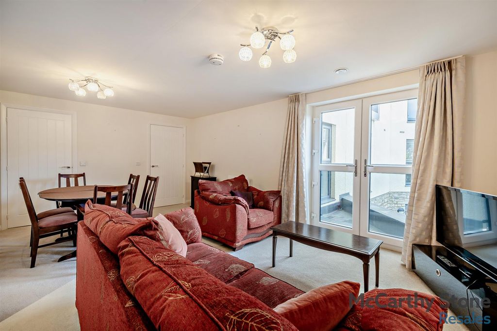 Property photo 3 of 27 8684679-Interior10-800.Jpg